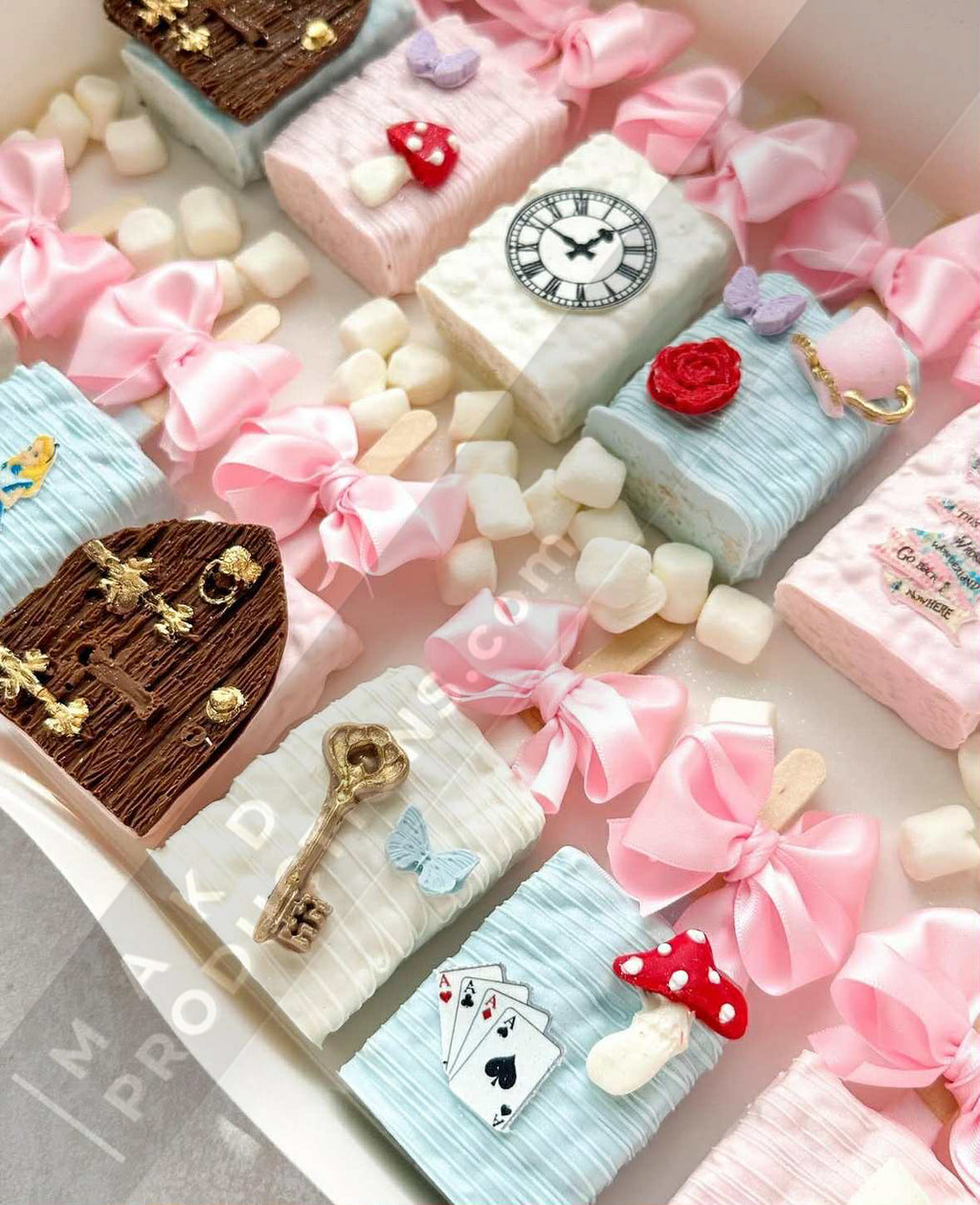 MAK D Productions Pre-Cut Edible Printed Alice in Wonderland 001 Icing Sugar Sheet Fondant Cake / Cup Cake Decoration Graphics