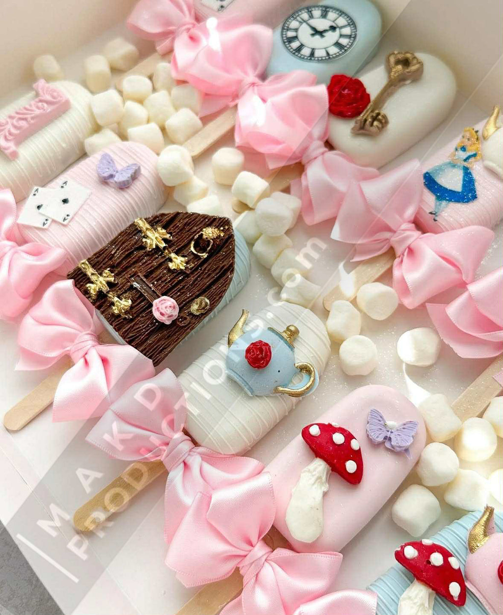 MAK D Productions Pre-Cut Edible Printed Alice in Wonderland 001 Icing Sugar Sheet Fondant Cake / Cup Cake Decoration Graphics